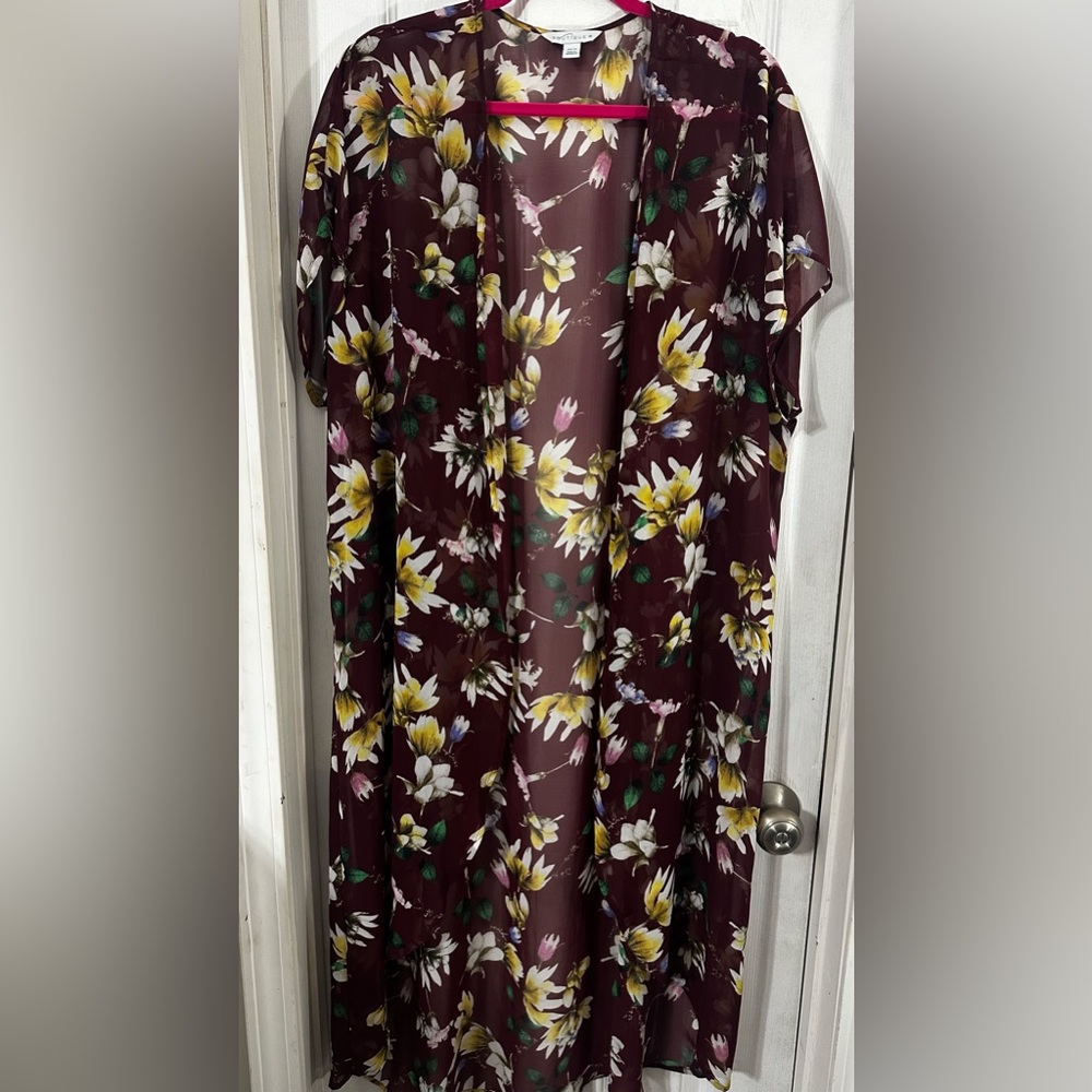 Boutique Maroon and Floral Kimono. Size 0X-1X